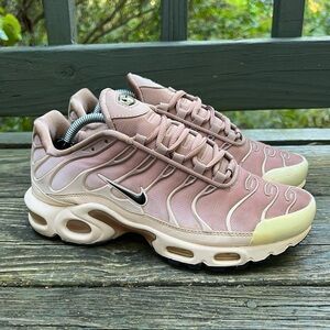 Nike Air Max Plus Guava Ice Sneakers Shoes Women’s Size 7 AV7909-800